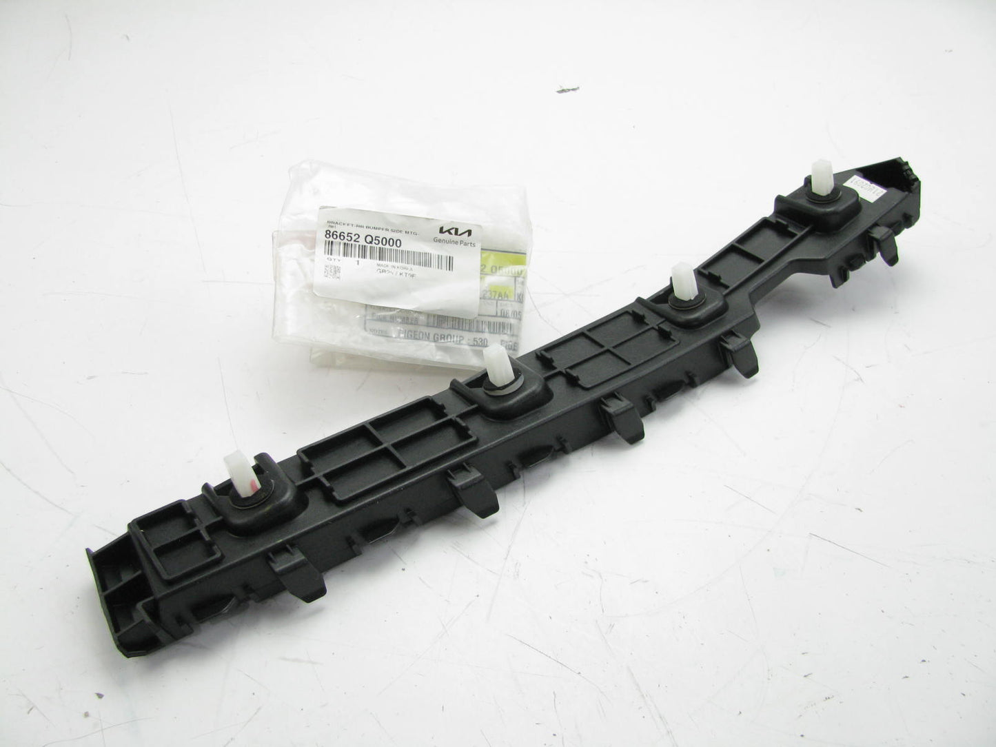 Rear Bumper, Right Passengers Side Retainer Bracket OEM For 2020-2023 Kia Seltos