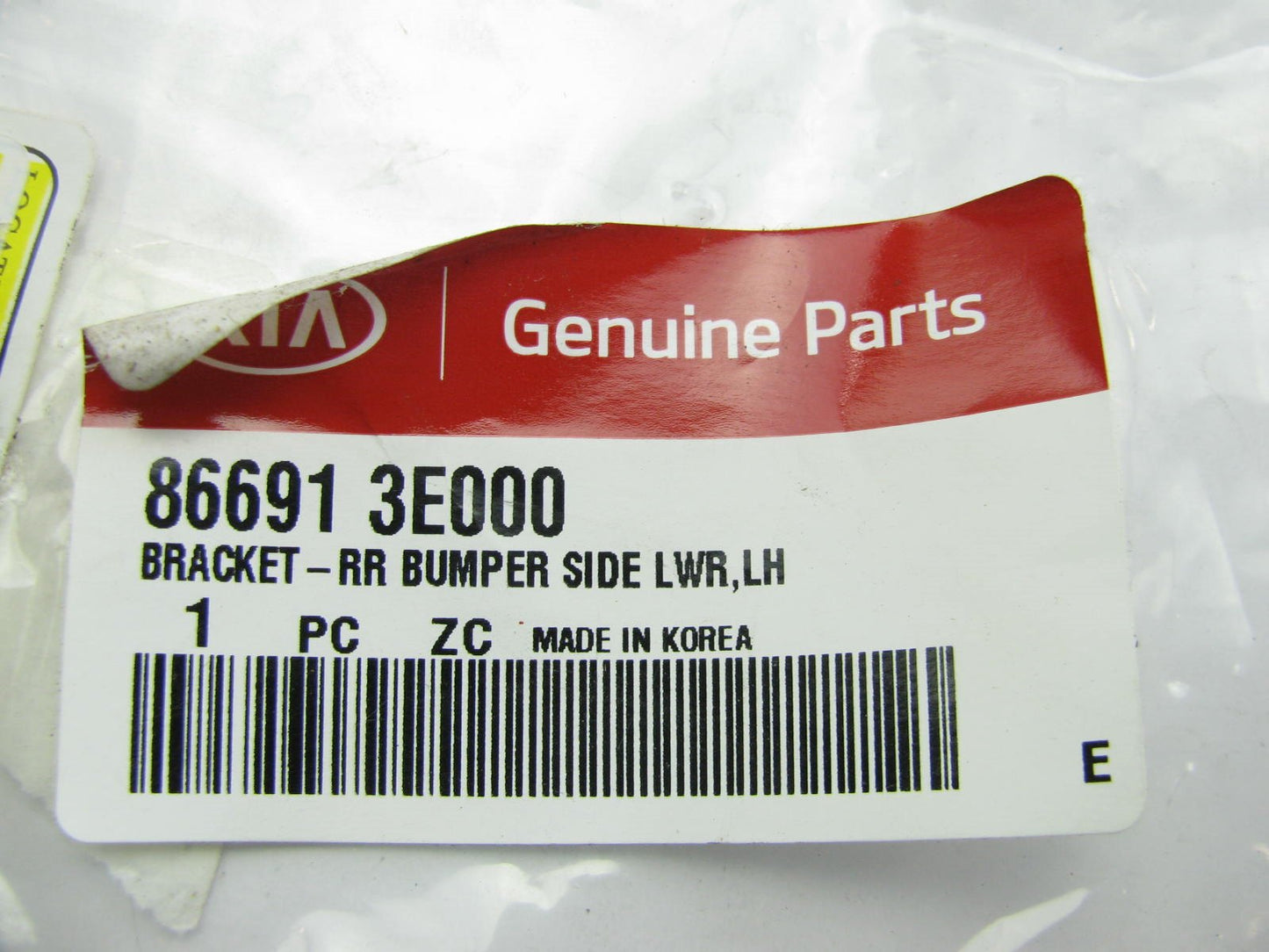 NEW - OEM 866913E000 Rear Left Bumper Side Lower Bracket For 2003-06 Kia Sorento