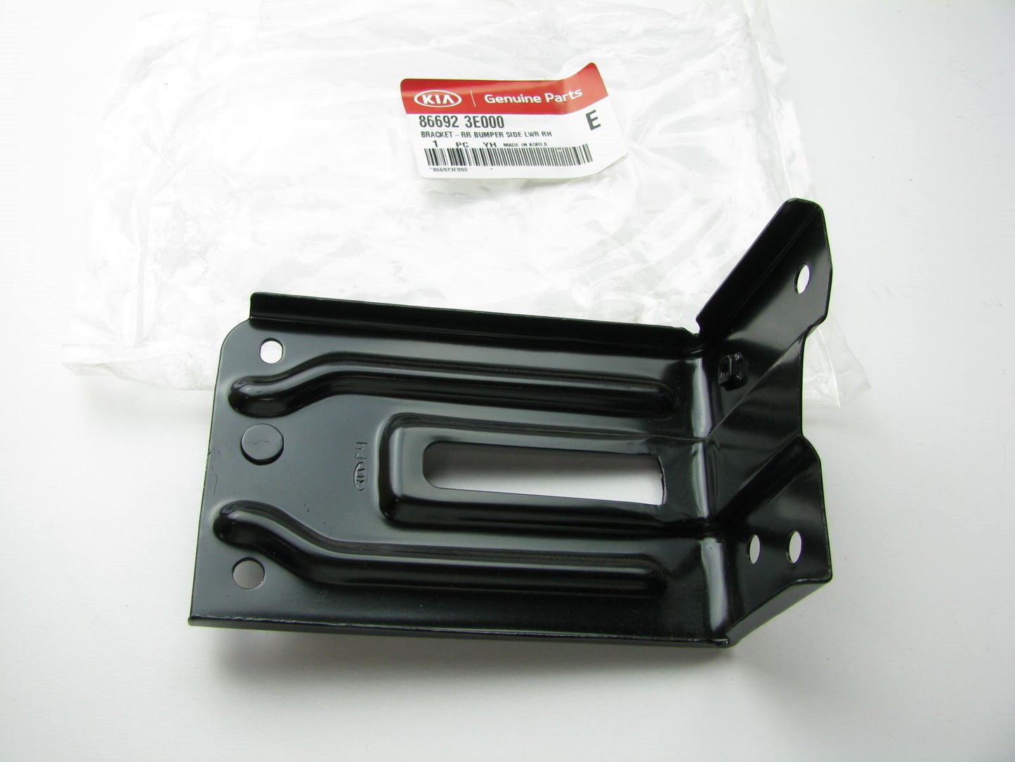 NEW - OEM 866923E000 Rear Lower Right Bumper Cover Bracket For 03-06 Kia Sorento