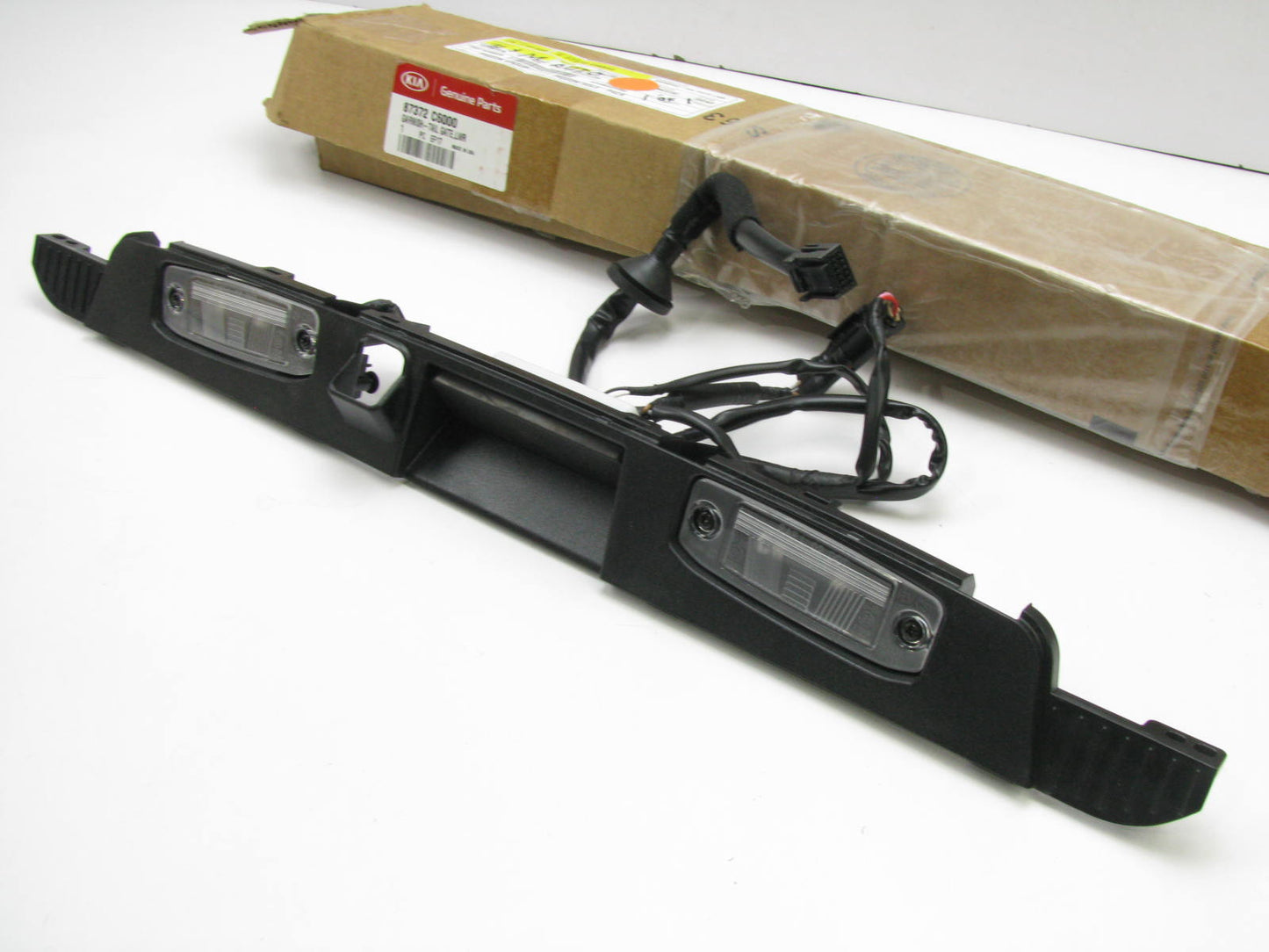 NEW Hatch Tail Gate Lower Trim Panel W/ Lights OEM For 16-18 Sorento 87372C6000