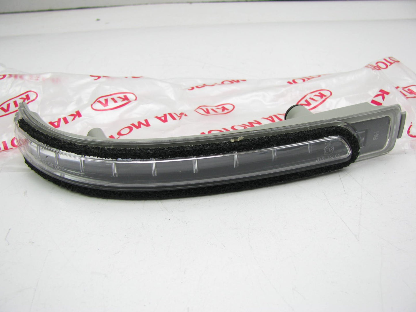 NEW - OEM LEFT Drivers Side Mirror Turn Signal Light For 09-10 Optima 876141E500