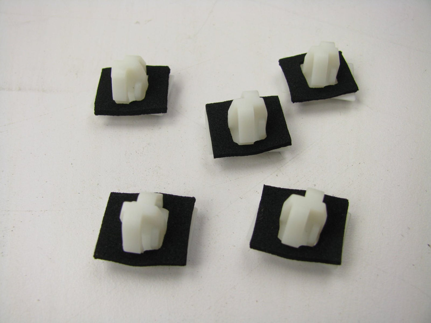 (5) NEW FRONT Door Body Side Molding Retainer Clips OEM For 2007-2010 Kia Rondo