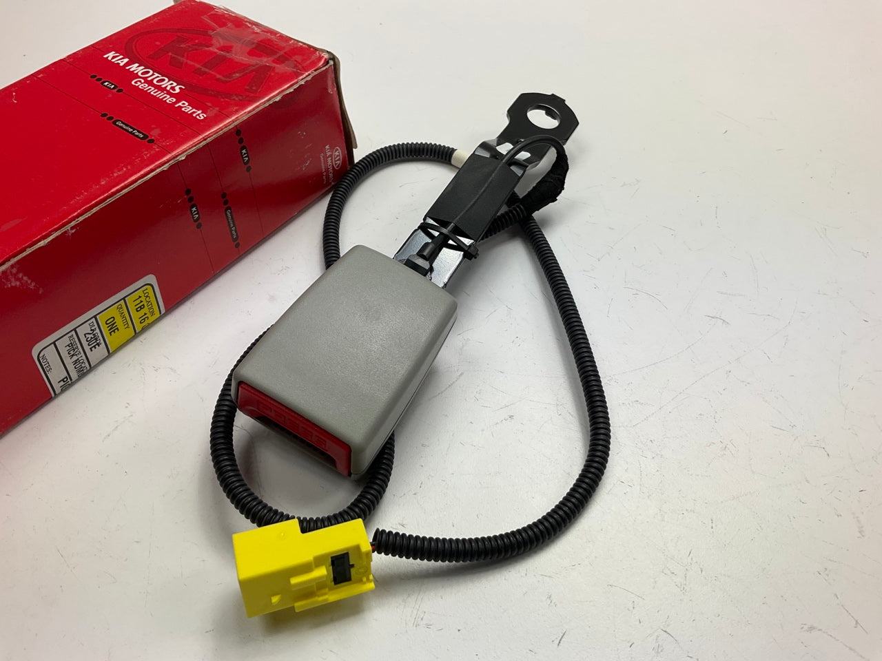 NEW GENUINE Front Right Seat Belt Buckle OEM For 2010-2013 Kia Forte 888401M5008
