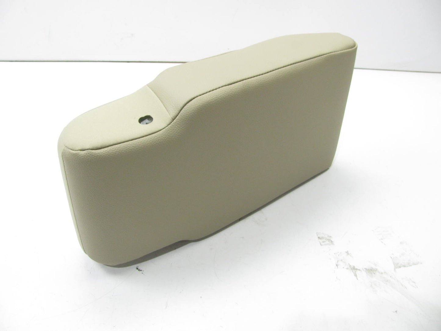 New OEM Rear Seat Armrest 899001U210ALX For 2011 Kia Sorento