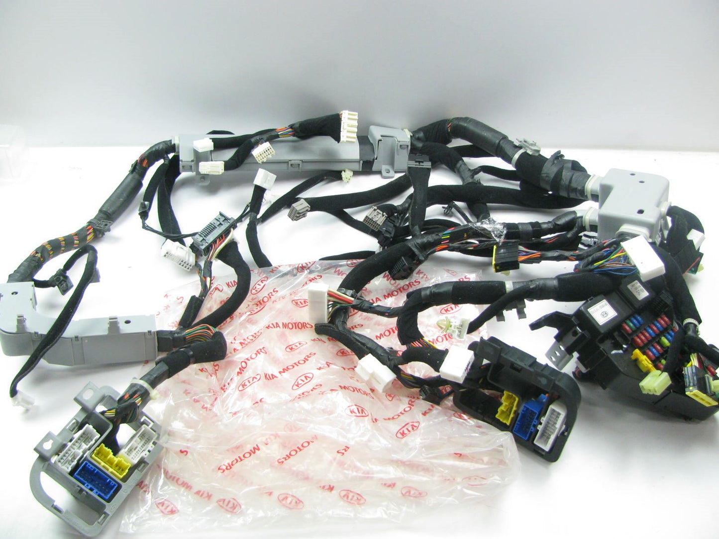 NEW Main Fuse Box Wire Wiring Harness For 05-07 Kia Sportage 2.7L 911051F190