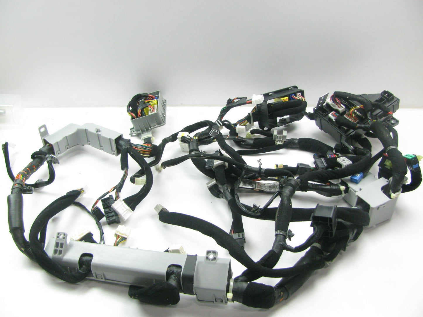NEW Main Fuse Box Wire Wiring Harness For 05-07 Kia Sportage 2.7L 911051F190