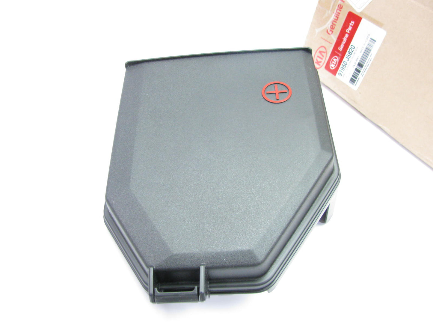 NEW Engine Bay Fuse Box Cover OEM For 2018-2019 Kia Stinger 91950J5820