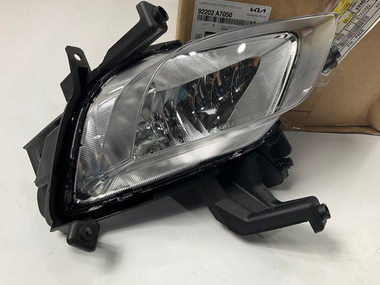 NEW - OEM 92202A7050 Front Right Fog Light Lamp For 2014-2016 Kia Forte