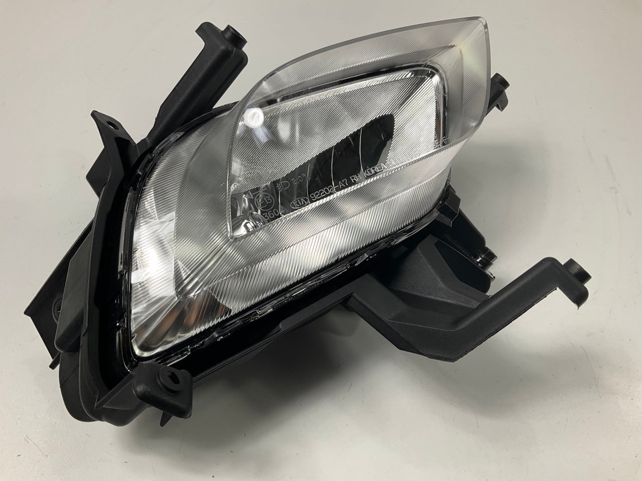 NEW - OEM 92202A7050 Front Right Fog Light Lamp For 2014-2016 Kia Forte