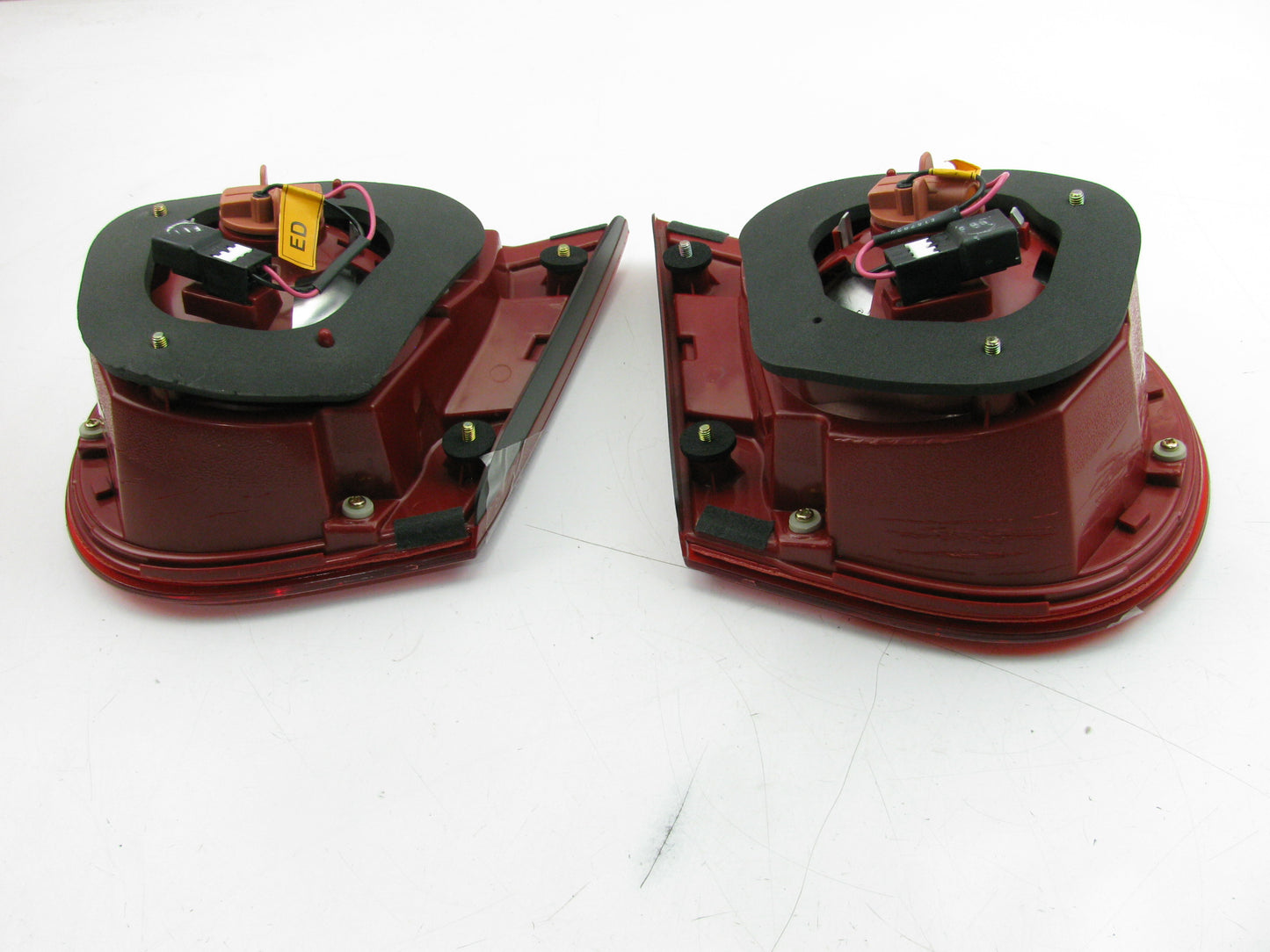 NEW Rear Inner Trunk Lid Tail Lights, Left & Right, OEM For 2004-2006 Kia Amanti