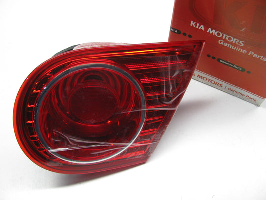 NEW Right Passengers Trunk Tail Light Lamp OEM For 04-06 Kia Amanti 924023F060
