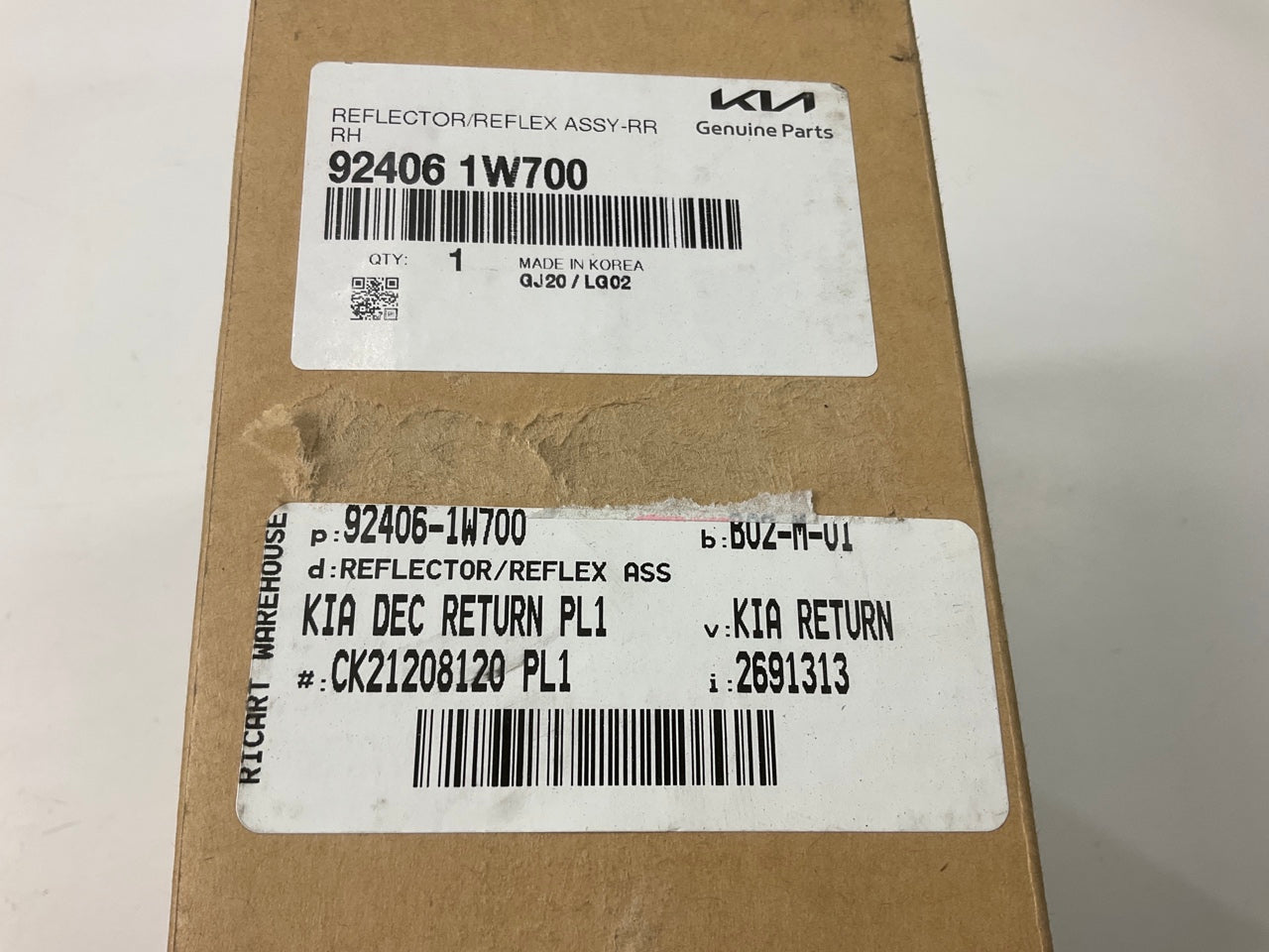 Rear Bumper Right Passengers Side Reflector OEM For 2016-2017 Kia Rio 924061W700