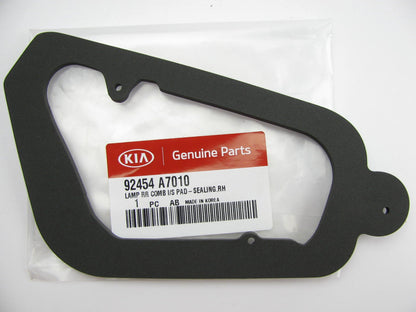OEM REAR RIGHT Back Up Light Assembly Gasket Seal For 14-16 Kia Forte 92454A7010