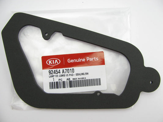 OEM REAR RIGHT Back Up Light Assembly Gasket Seal For 14-16 Kia Forte 92454A7010