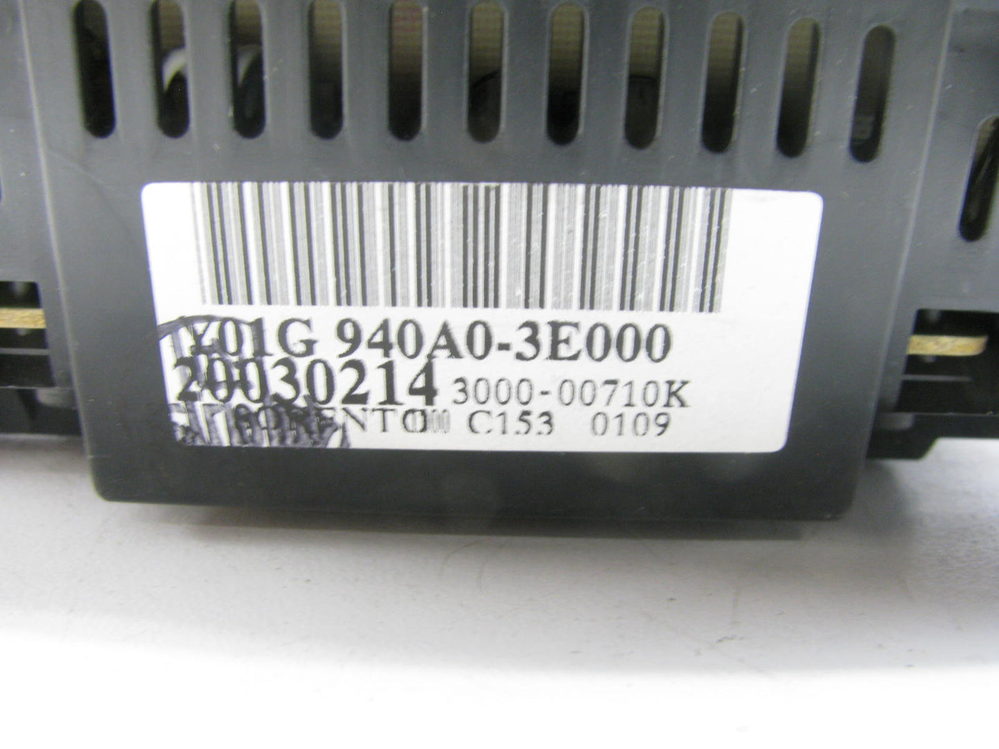 NEW - OEM 928003E01144 Overhead Console & Lamp Assembly For 2003 Kia Sorento