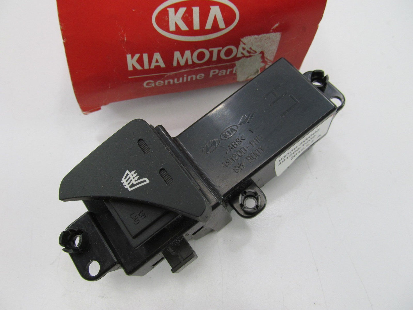 NEW GENUINE Left Seat Heater Switch OEM For 11-16 Kia Sportage 933303W000WK