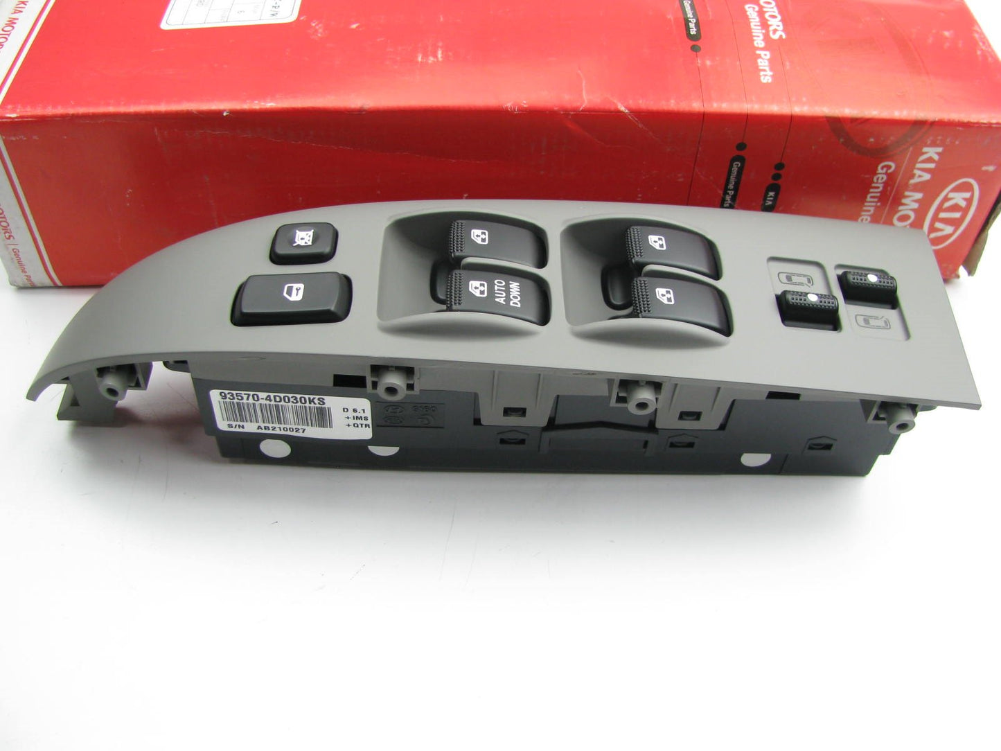 New Left Side Main Power Window Switch OEM For 06-08 Kia Sedona 935704D030KS