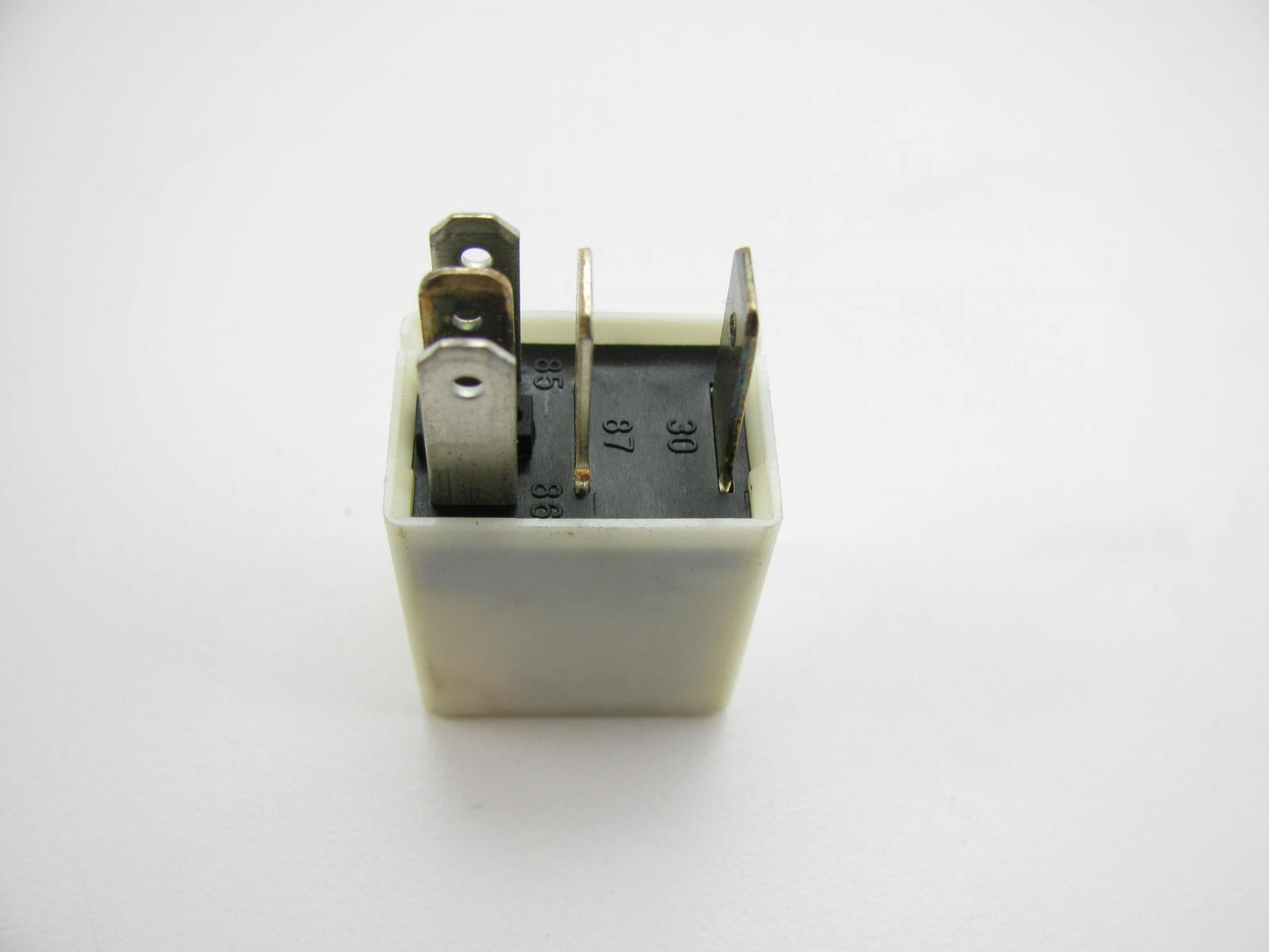 NEW - OEM GENUINE Power Relay 10/20A Deco For 2003-04 Kia Sorento 9522538050