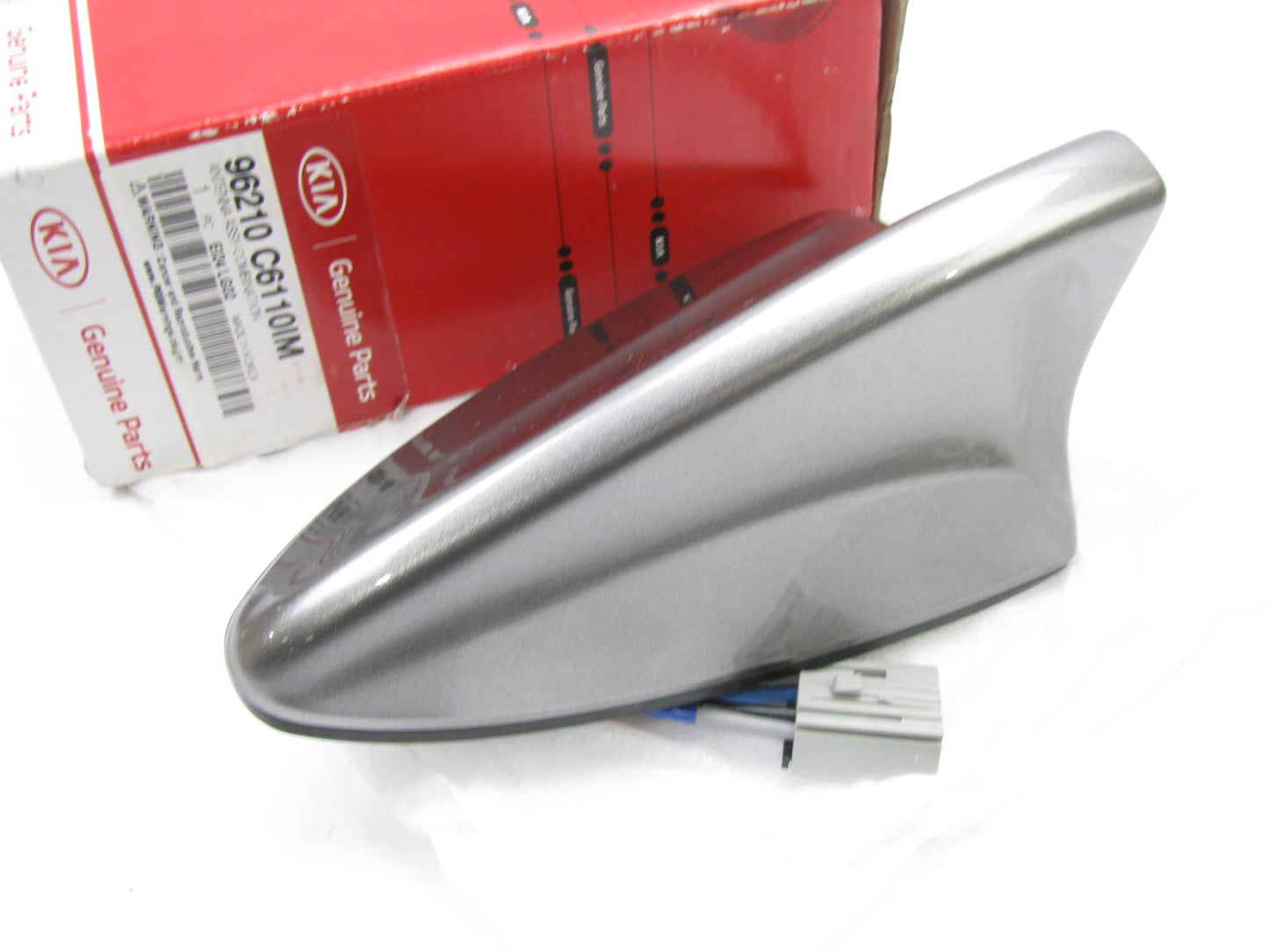 NEW Titan Silver Shark-Fin Antenna OEM For 2016-2018 Kia Sorento 96210C6110IM