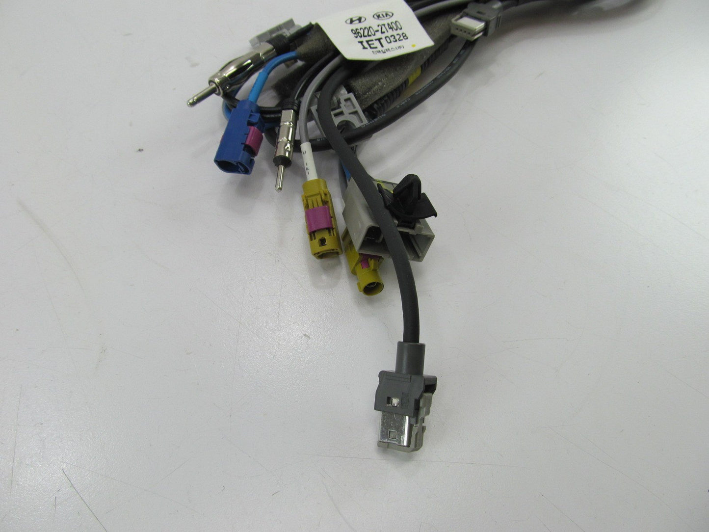 NEW GENUINE Radio Antenna Feeder Cable OEM For Kia 962202T400