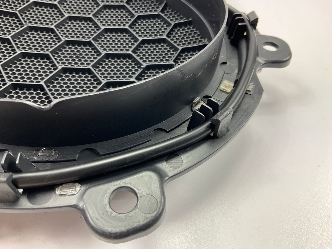 New Genuine FRONT RIGHT Door Speaker Grille Cover OEM For 09-11 Soul 963432K400