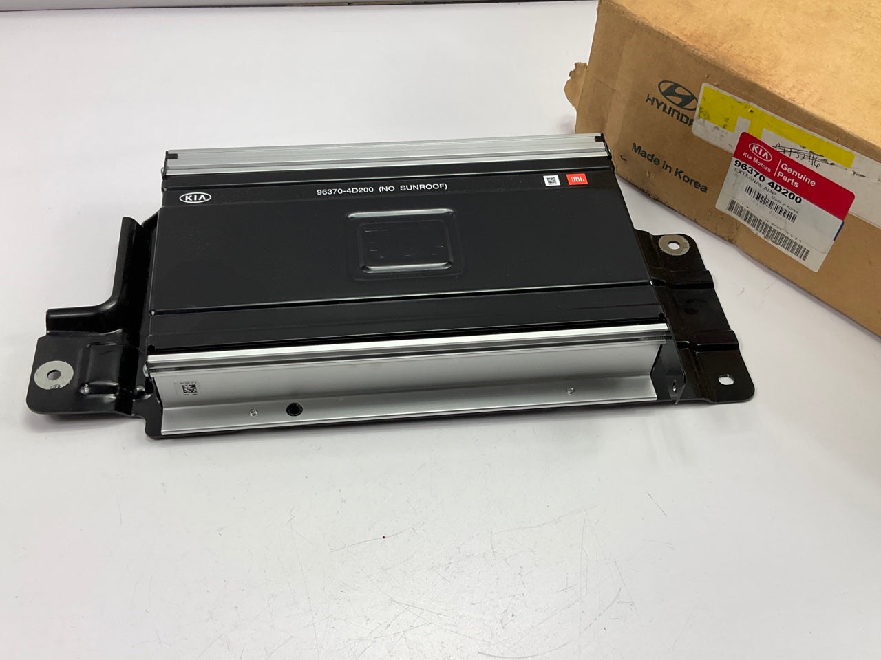 NEW Radio Factory JBL Amplifier OEM For 2006-2009 Sedona W/O Sunroof 963704D200