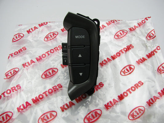 NEW - OEM GENUINE Left Steering Volume Control Switch For Kia 09-10 Optima