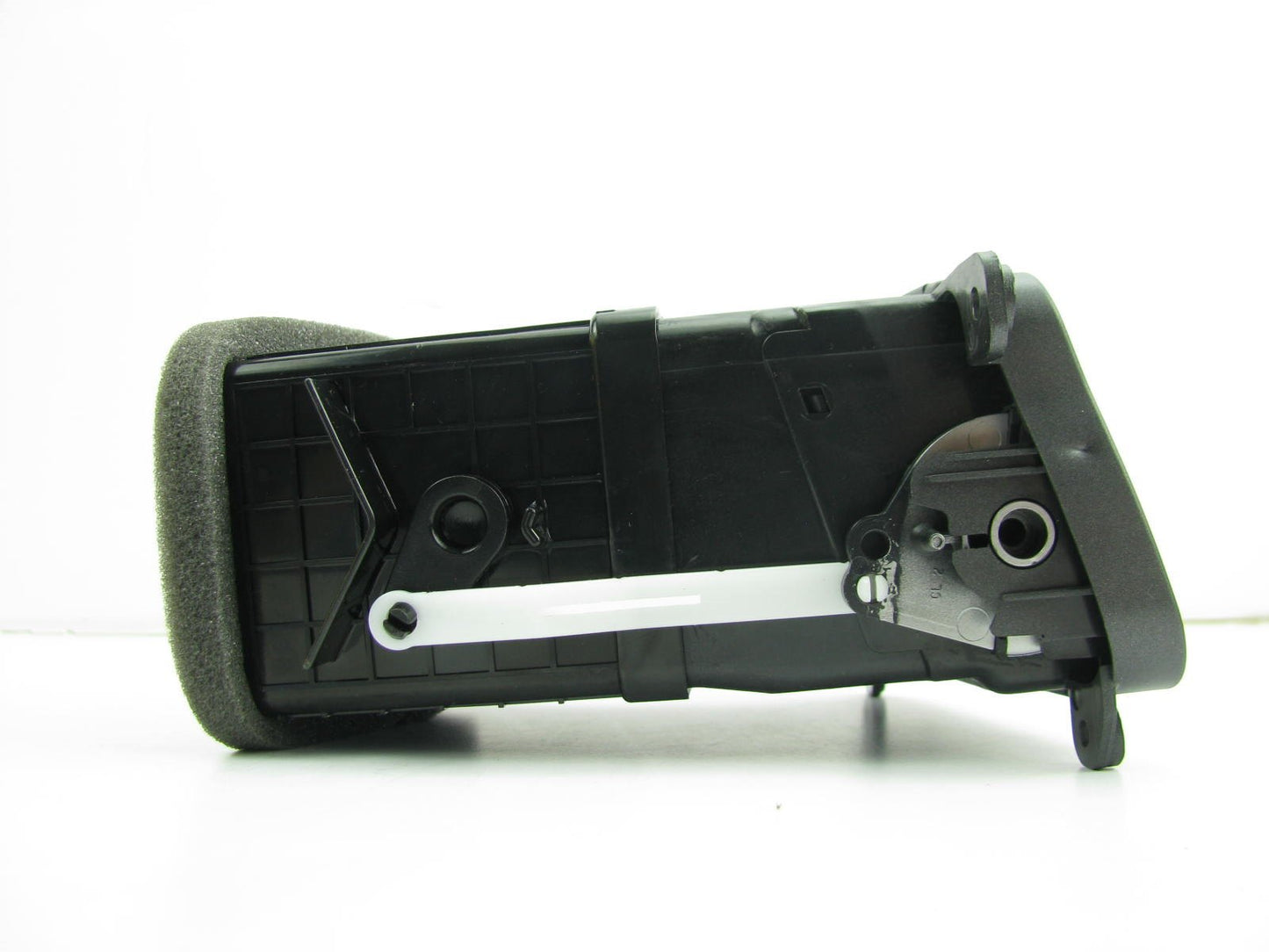 Center (inner) Left Black A/C Air Vent OEM For 2006-2008 Kia Optima 974102G000T0
