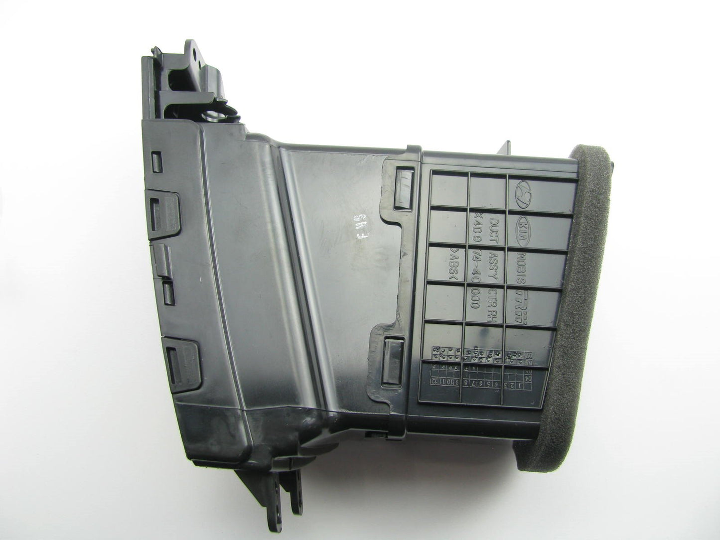 NEW - OEM Inner Center Right A/C Air Vent For 2006-2007 Kia Sedona 974604D000