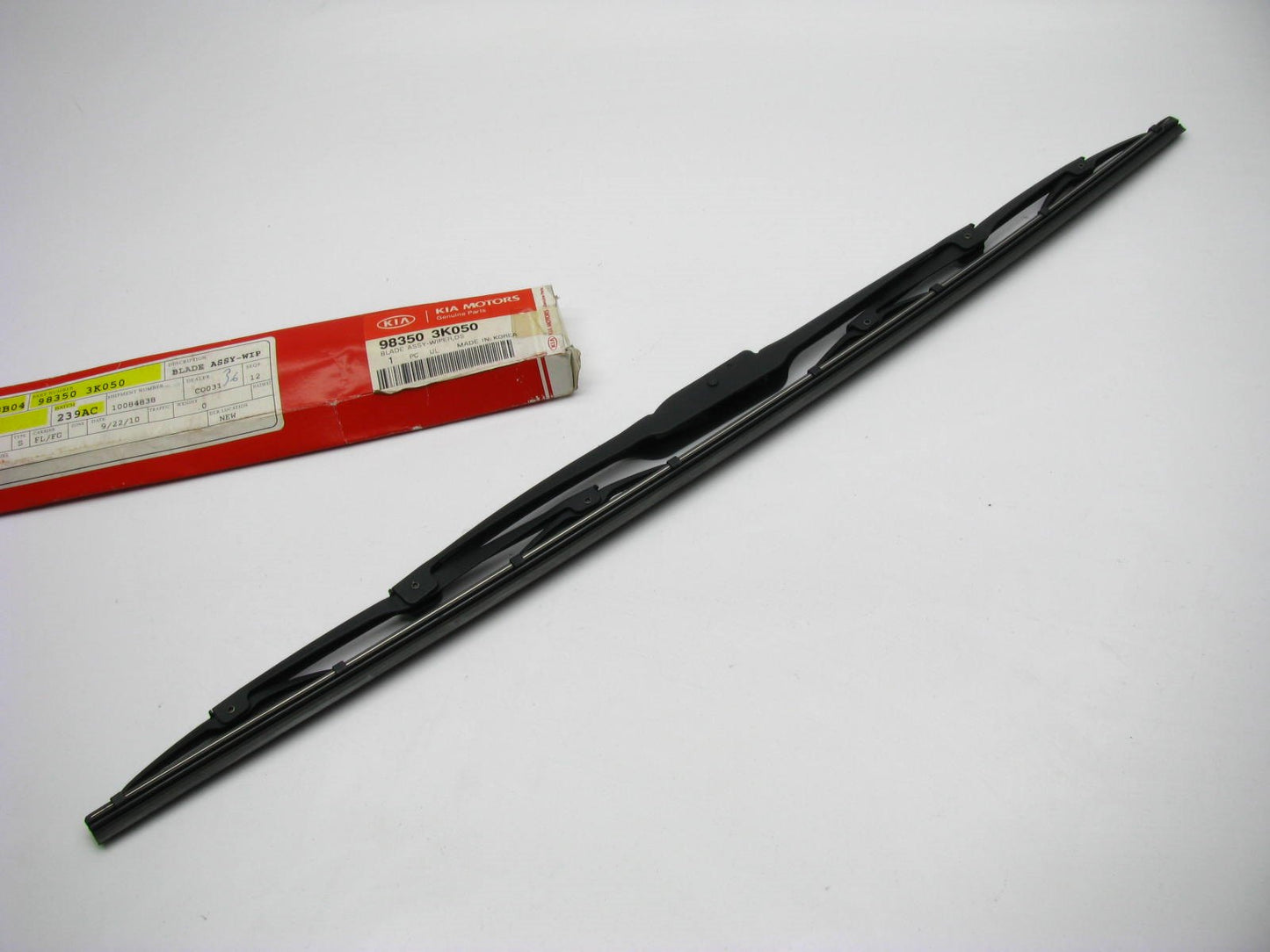 NEW - OEM Genuine Left Drivers Side Windshield Wiper Blade For Kia 983503K050