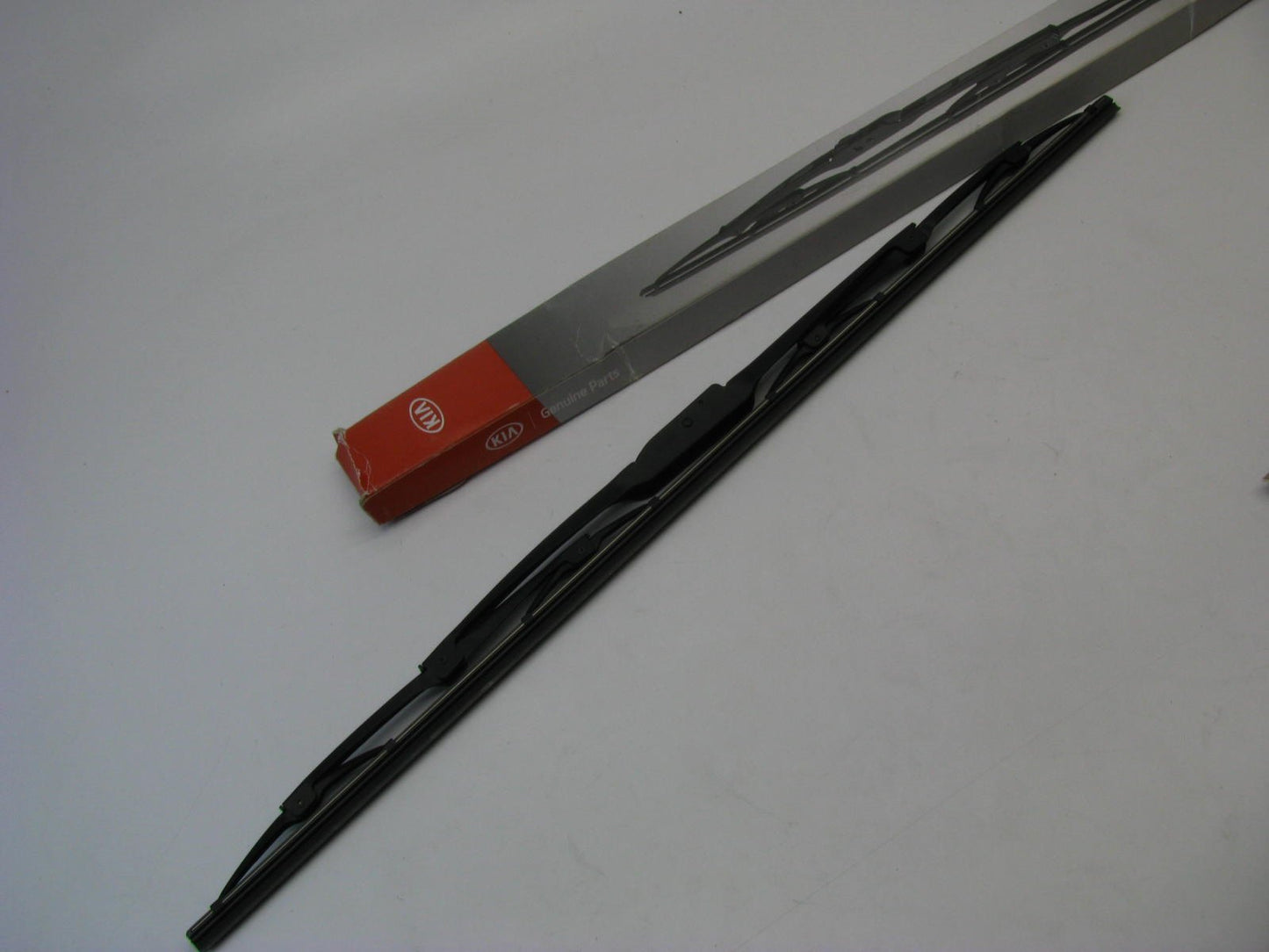 NEW - OEM 98350B2000 Left Driver Side Windshield Wiper Blade For 14-15 Kia Soul