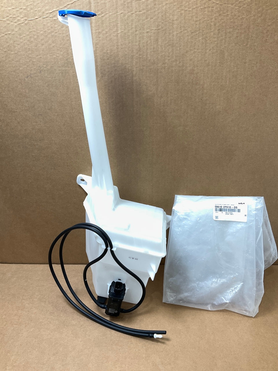 New Windshield Washer Bottle Reservoir Tank & Washer Pump OEM For 09-12 Sorento