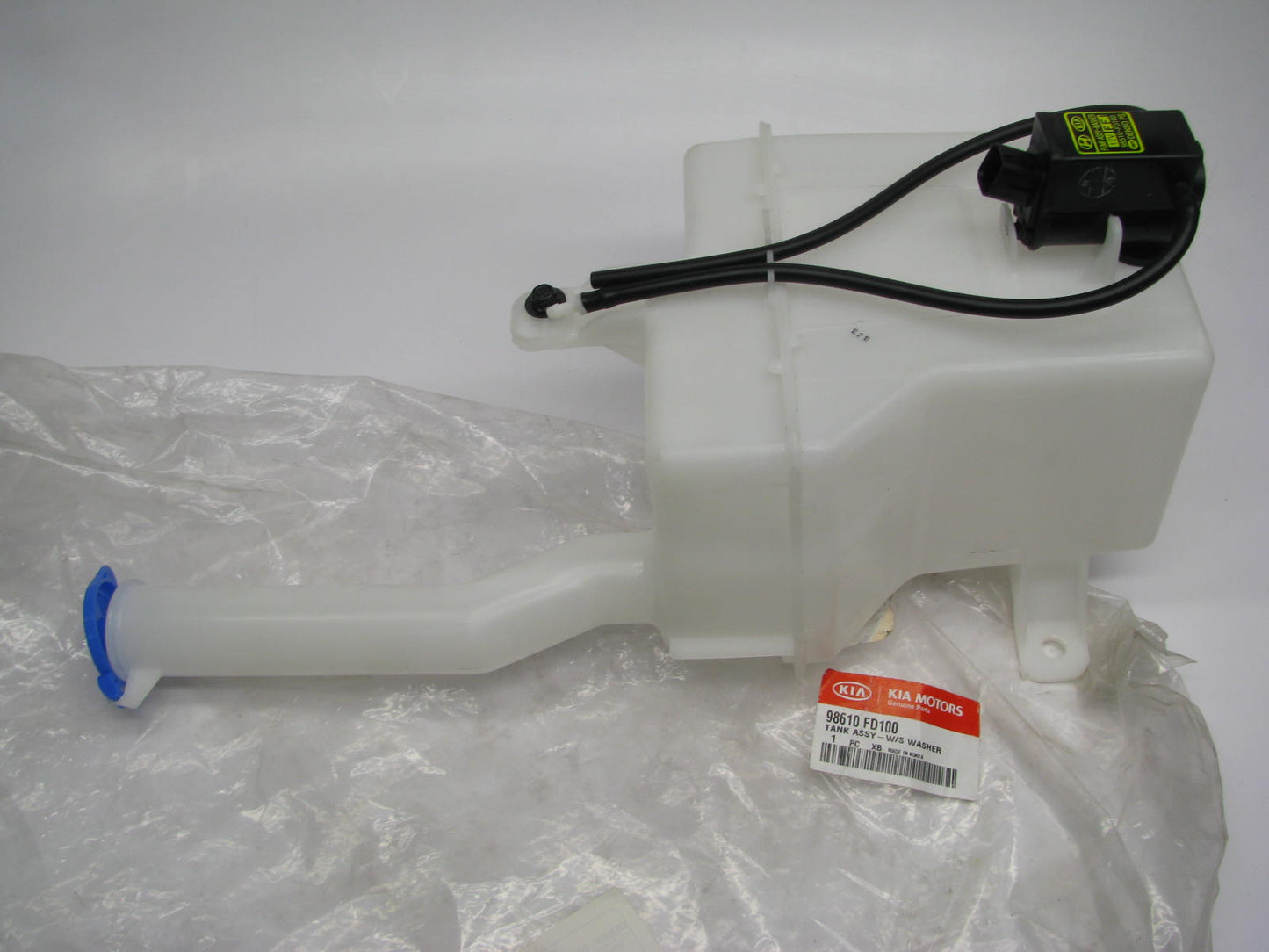 NEW Windshield Washer Tank W/ Pump 98610FD100 Genuine OEM For 00-05 Kia Rio