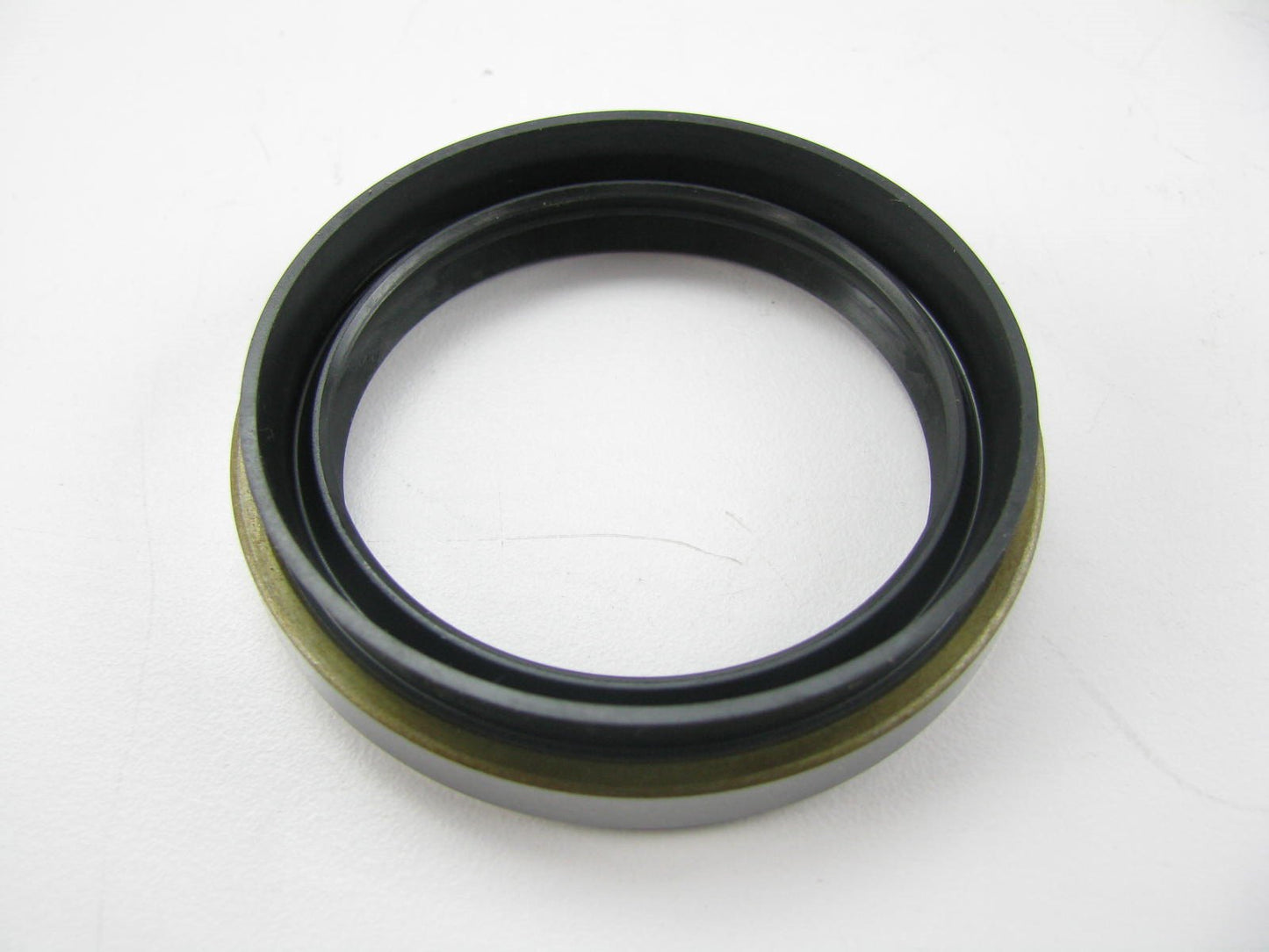 New Genuine FRONT Wheel Hub Seal OEM For 2001-2005 Kia Rio MB00133065A