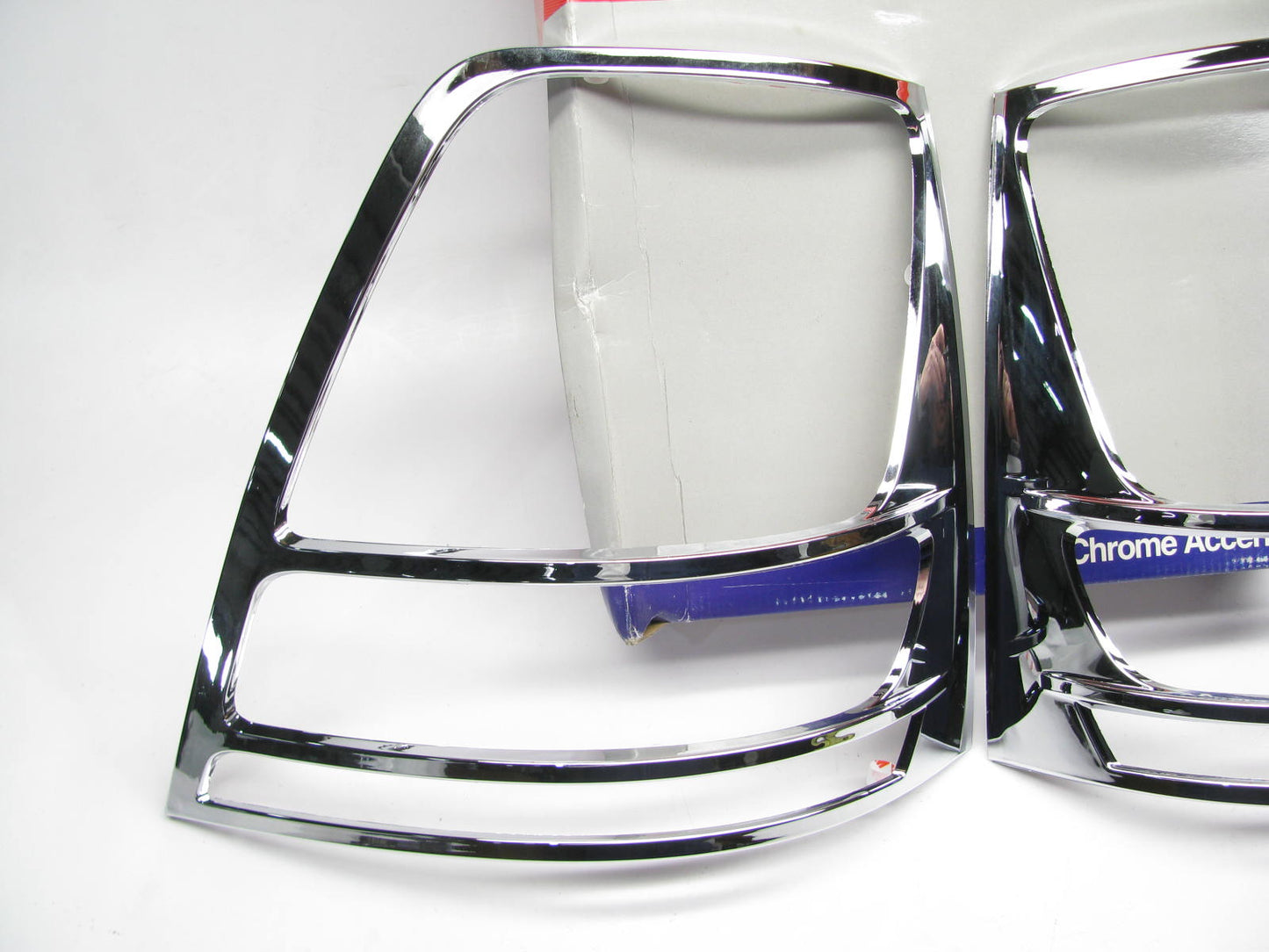 NEW OEM Chrome Accent Tail Light Trim Bezels For 2006-07 Kia Sorento P83503E520