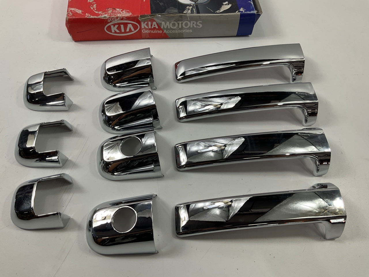 INCOMPLETE - MISSING A PIECE Chrome Accent Door Handle Covers For 06-07 Sorento