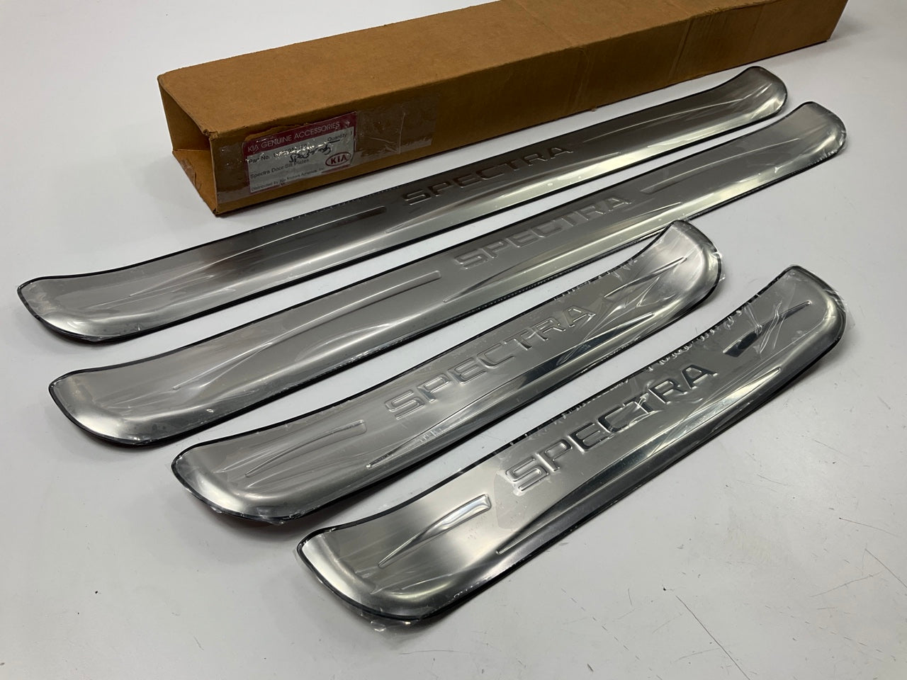 NEW GENUINE OEM Door Sill Plates Set For 2004-2009 Kia Spectra UC050AY180
