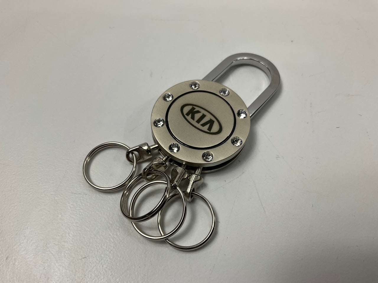 NEW Keychain Multiple Key Holder, Round W/ Crystal OEM For Kia UM090AY704