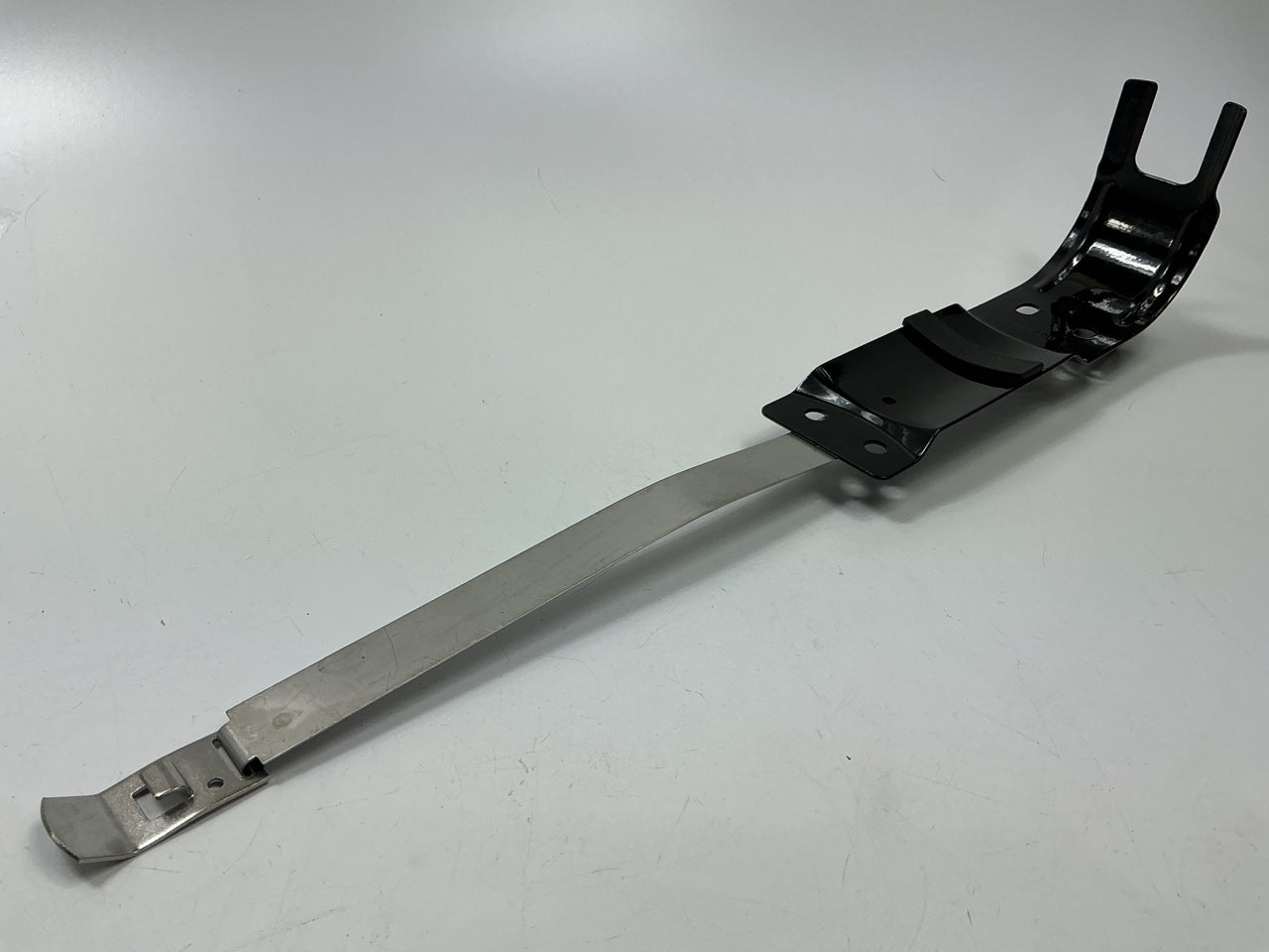 Kidde 420119 MB16R Fire Extinguisher Mount Metal Strap Bracket, Heavy Duty, 5 Lb