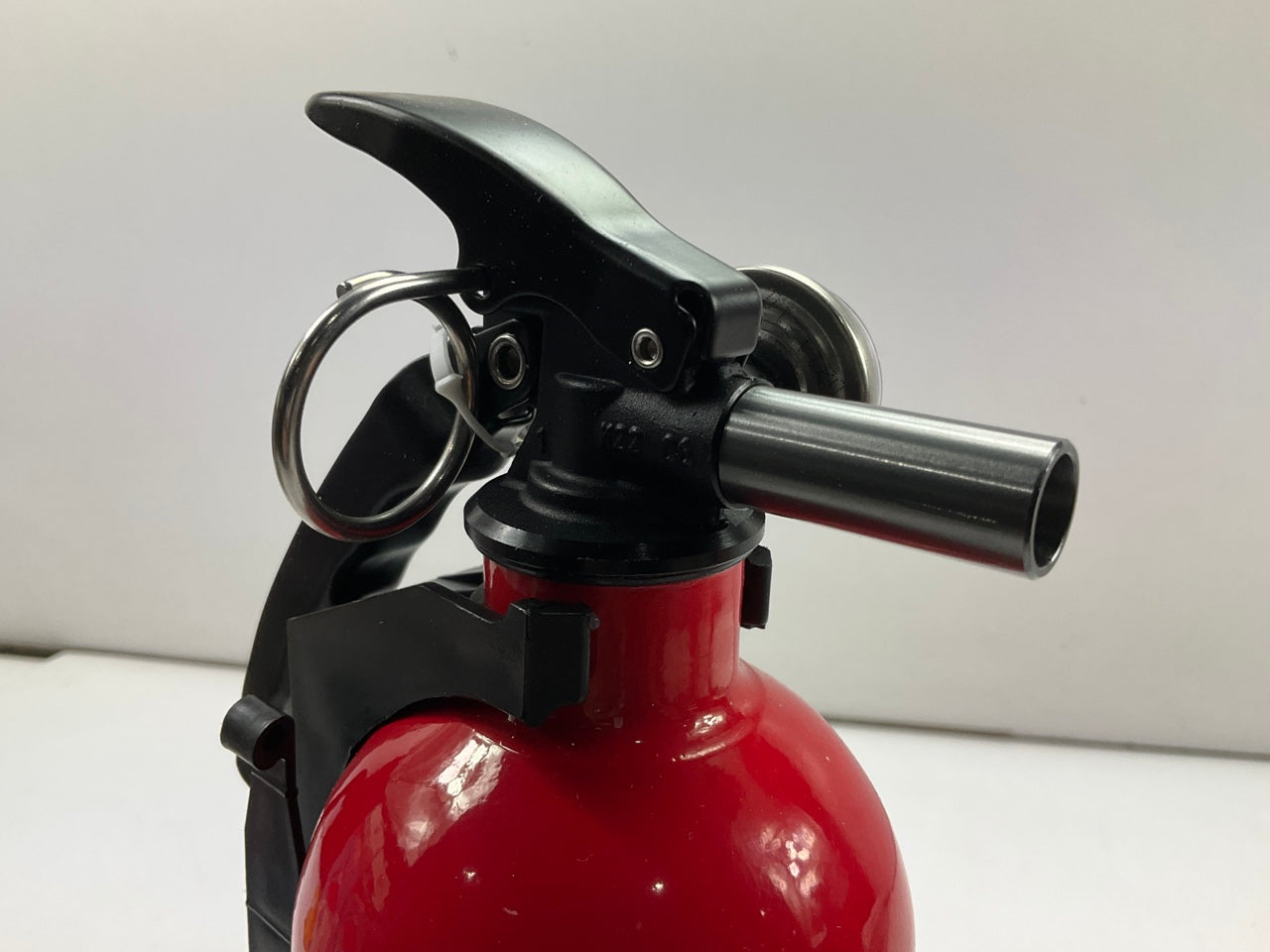 (2) Kidde 440161 Fire Extinguisher 2.5 Lbs.,bc/fc10, With Plastic Bracket