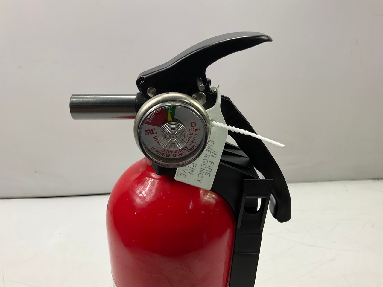 Kidde 440161MTL Fire Extinguisher, Regular Dry Chemical, 10-B:C, 2.9 Lbs