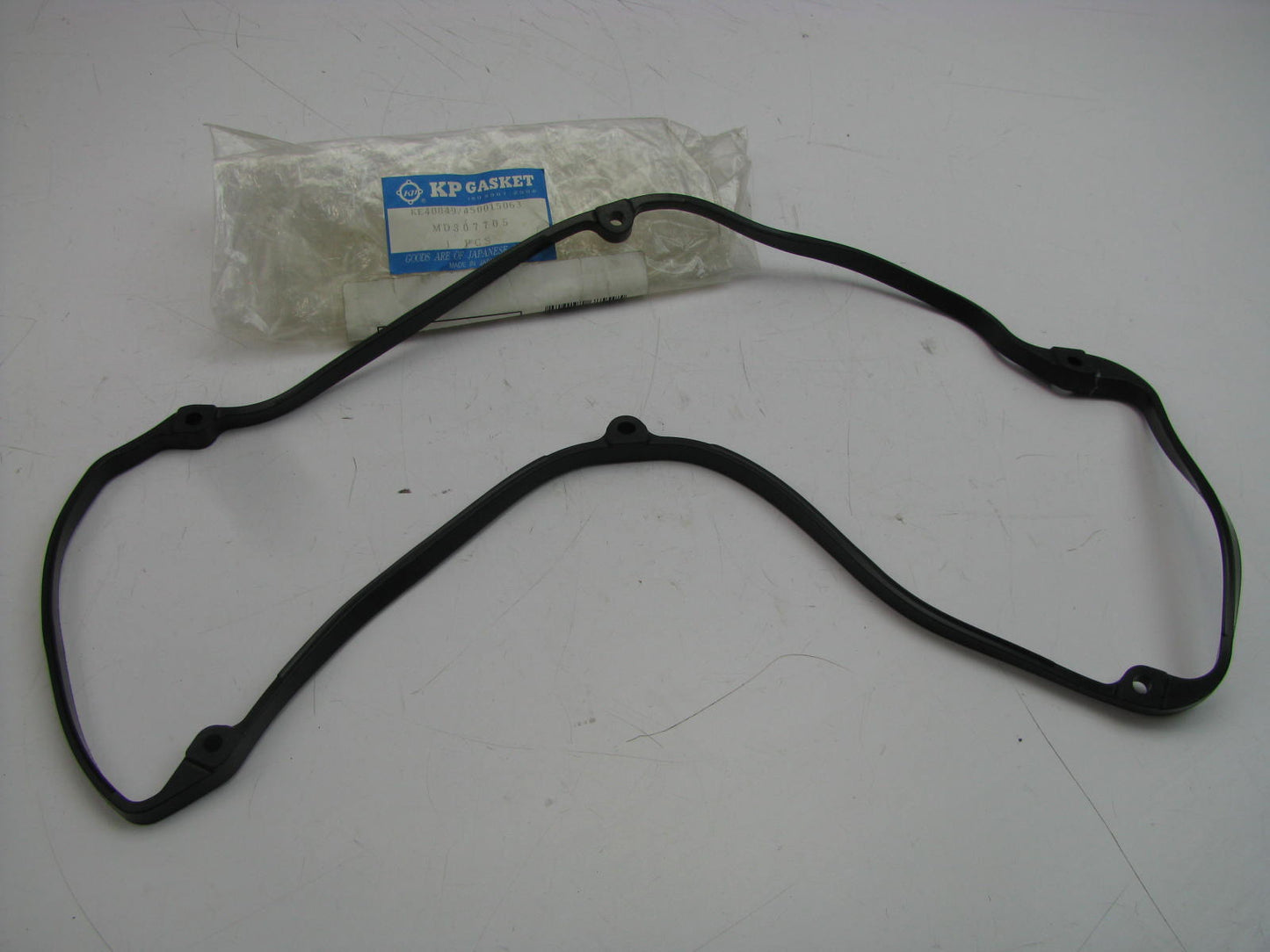 Kp Gaskets MD307705 Engine Valve Cover Gasket for 1997-2007 Mitsubishi 2.0L