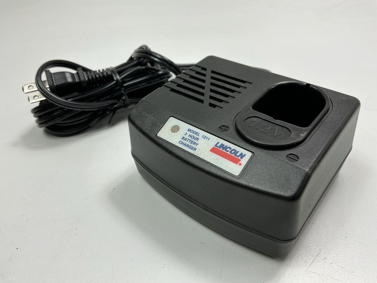 Lincoln 1211 120V 3-hour Battery Charger For Use With Model 1203 Battery Pack