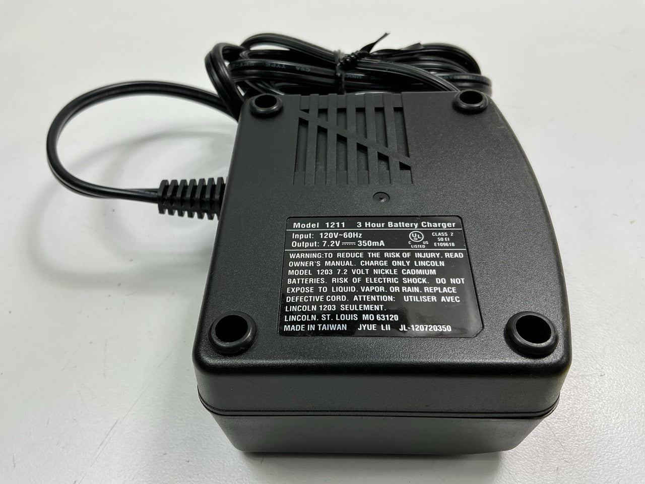 Lincoln 1211 120V 3-hour Battery Charger For Use With Model 1203 Battery Pack