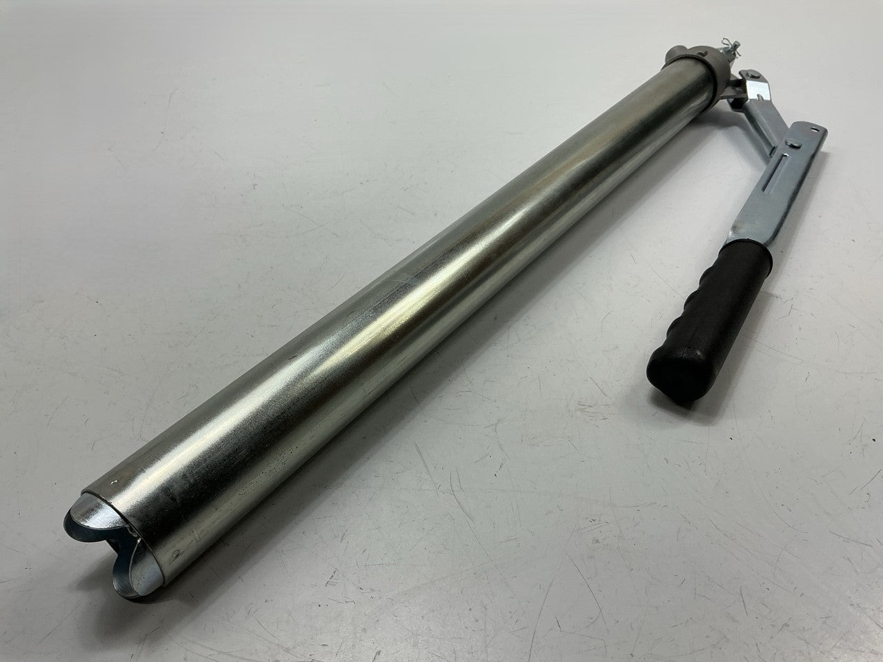 Lincoln Lubrication G400 Lever Action Bucket Pump For 5 Gallon Bucket