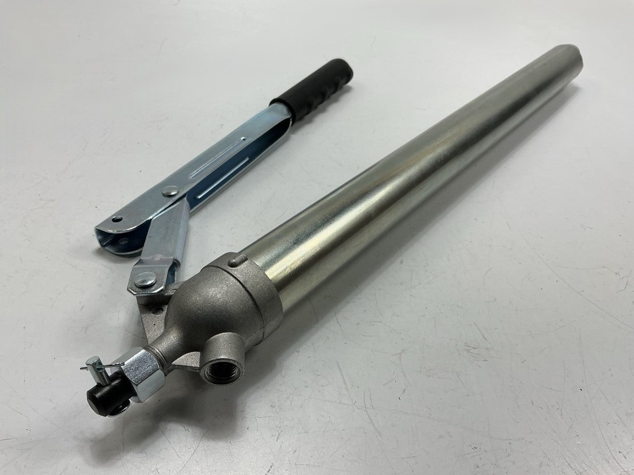 Lincoln Lubrication G400 Lever Action Bucket Pump For 5 Gallon Bucket