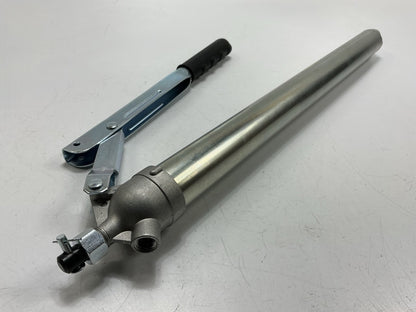 Lincoln Lubrication G400 Lever Action Bucket Pump For 5 Gallon Bucket