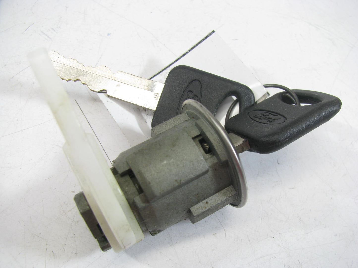 New Locksmart TL70280 Trunk Key And Lock Set For 86-87 Ford Aerostar