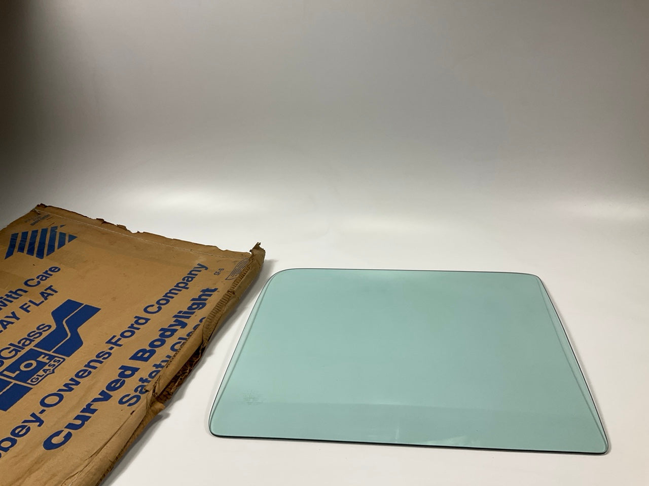NOS - VINTAGE LOF D4833T Front Right Door Glass 1973-1979 Ford F100 F250 F350