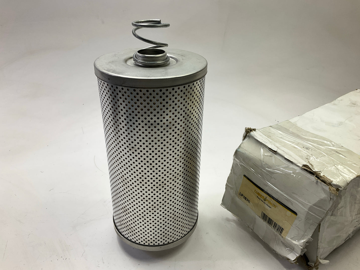 Luberfiner LP1670 Oil Filter Element - Replaces P996, 1804419, LF394, 51900